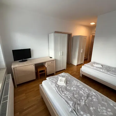 Kolarjeva International House 3* リュブリャナ