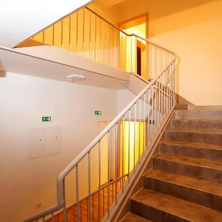 Kolarjeva International House Πανσιόν 3*