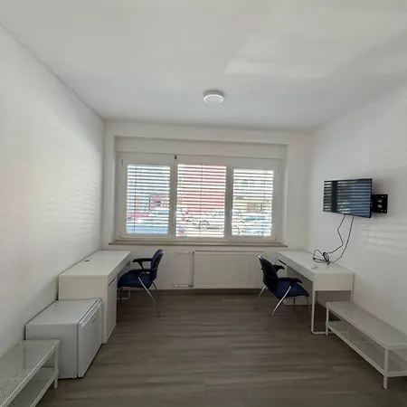 Kolarjeva International House 3*