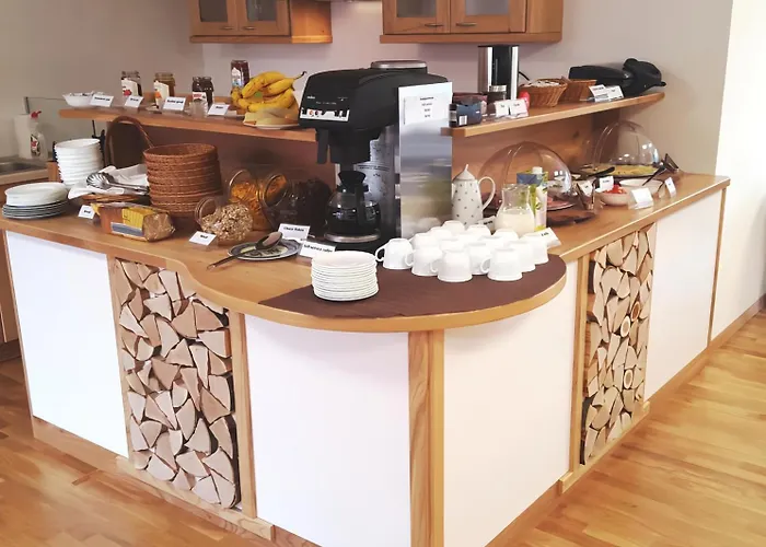 Kolarjeva International House 3*