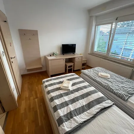 Kolarjeva International House Vendégház